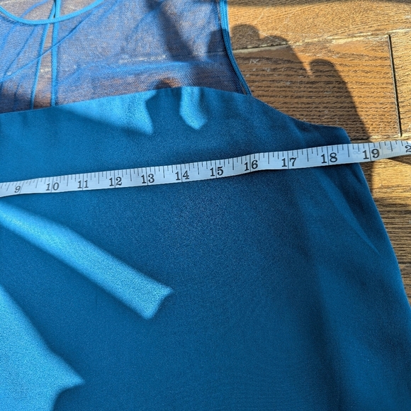 Aritzia Babaton Lionel Blue Tank Blouse Mesh Netting Shoulder Womens Sz M Sheer - Picture 7 of 8